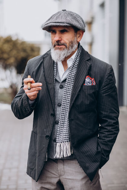 男性长胡子的帅哥抽烟休闲绅士胡子