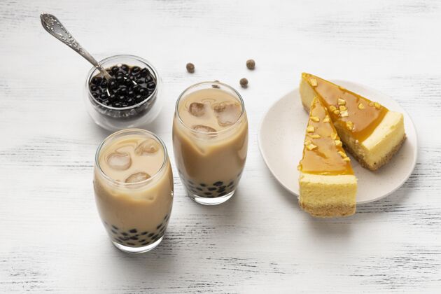 乳白色用美味的传统泰国茶组成排列成分泰国茶