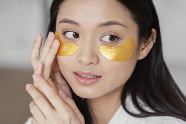 护理亚洲女人用眼罩治疗健康卫生