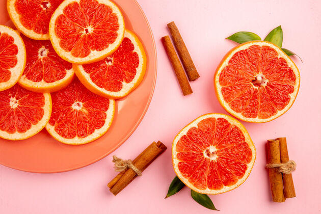 切片粉红色表面的美味葡萄柚水果片俯视图柑橘食品醇香