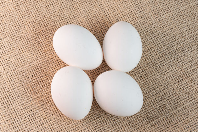 健康食品棕色表面上有鸡蛋营养质地黄麻