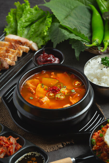 餐厅韩式豆沙汤混合草药蛋白质