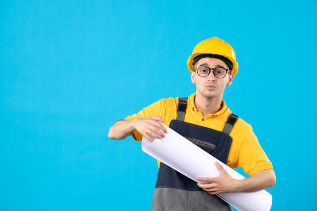 计划前视图男性建筑工人穿着制服 蓝色平面图男建筑工人建筑工人职业