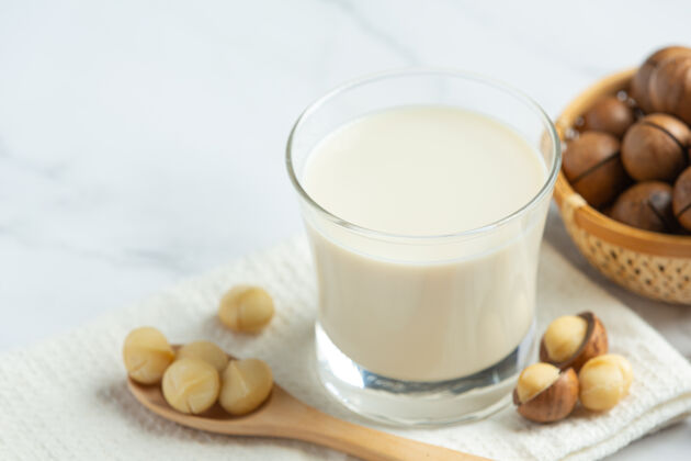 谷物澳洲坚果白牛奶即可食用蛋白质抗氧化剂碳水化合物
