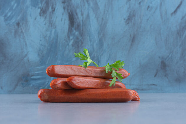 冷灰板香肠沙拉肉自然特写