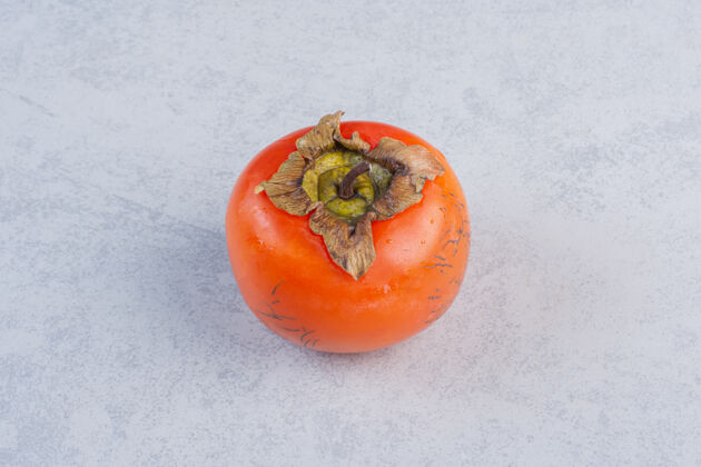 套餐成熟的橙色柿子果实 灰色背景水果营养特写