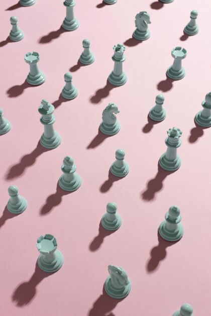 皇后粉红色背景上的白色棋子策略白棋