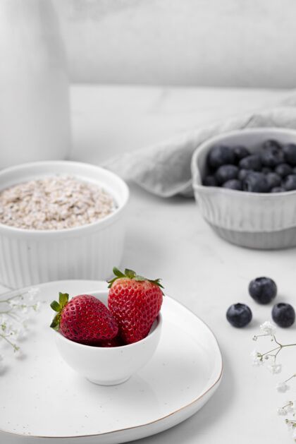 午餐白色餐桌搭配美味健康的食物白色餐桌分类烹饪
