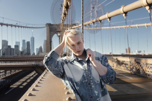 季节在纽约摆造型的女人中镜头旅行城市城市