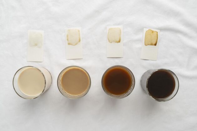 咖啡桌上有各种各样的咖啡香味咖啡豆杯子