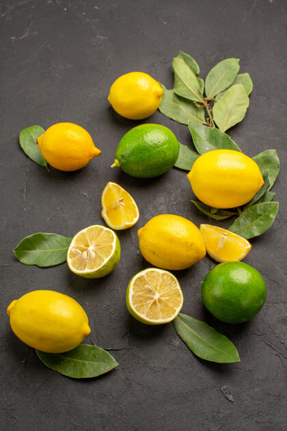 食物顶视图新鲜柠檬酸水果深色餐桌上的柠檬柑橘类水果水果多汁新鲜柠檬