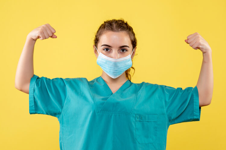 医疗正面图女医生穿着医用衬衫和无菌面膜屈曲 健康病毒颜色一致covid-19情感制服女人支持