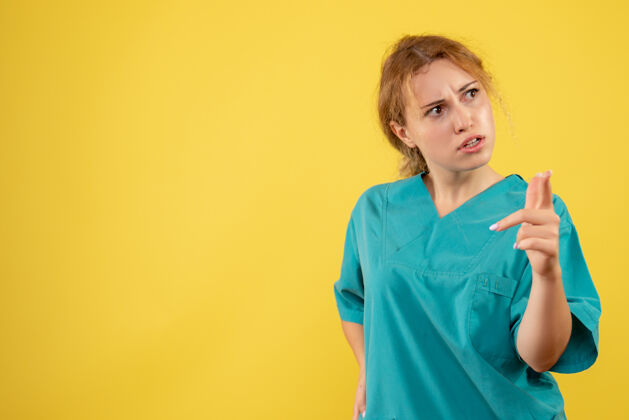 医疗正面图女医生穿着医疗衬衫 健康医护护士covid-19颜色人黄色女性