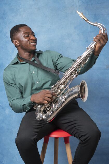 节日年轻的非洲裔美国人庆祝国际爵士乐日乐器事件经典