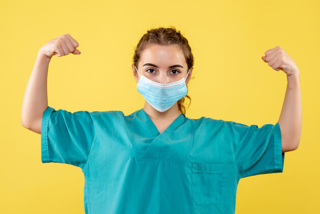 医疗正面图女医生穿着医用衬衫和无菌面膜屈曲 健康病毒颜色一致covid-19情感制服女人支持