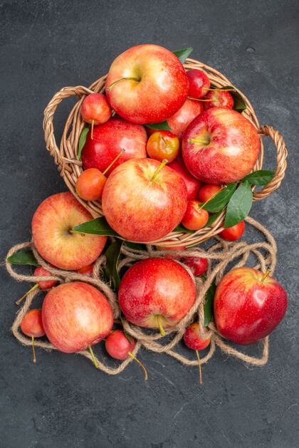 蔬菜远眺苹果绳开胃苹果红黄樱桃在篮子里苹果农产品食品