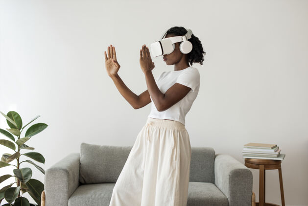 数字设备非裔美国妇女体验虚拟现实模拟人娱乐游戏技术