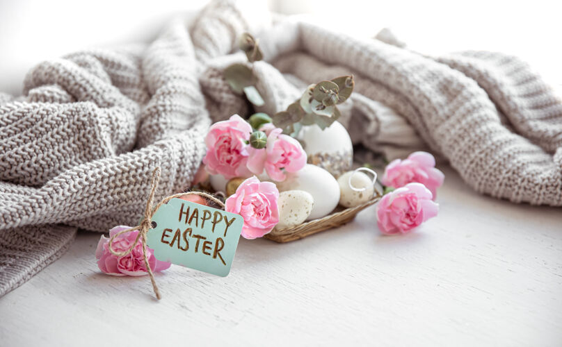 传统还有复活节彩蛋 鲜花和明信片上的“复活节快乐”字样手工题词作文