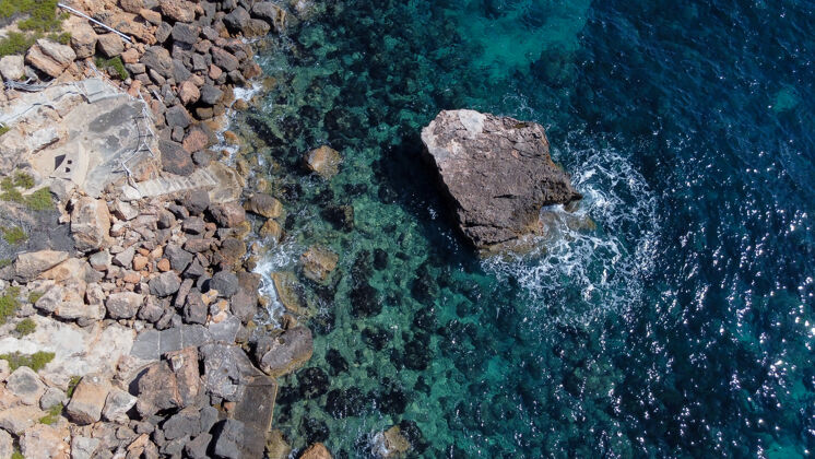 海岸西班牙马略卡岛岩石海岸鸟瞰图景色明亮空中