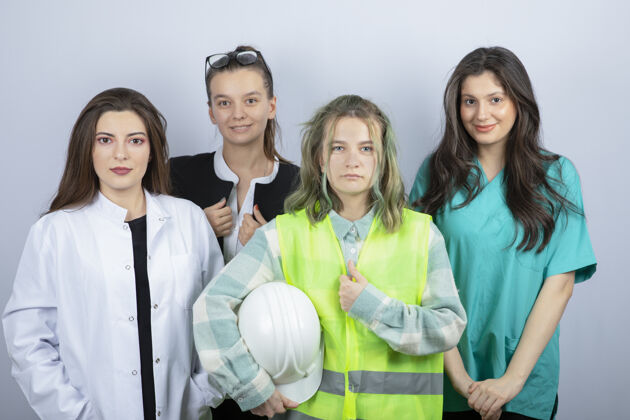 就业不同职业的年轻人站在白色背景上摆姿势的肖像高质量的照片医疗建筑女商人