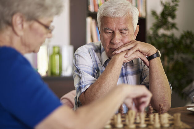 白发这场比赛需要极大的耐心活力老年人老人
