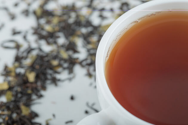 液体一杯香茶配干散茶玻璃茶杯草药