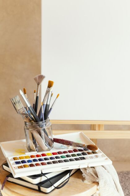 道具带道具的画室画笔绘画艺术家工作室