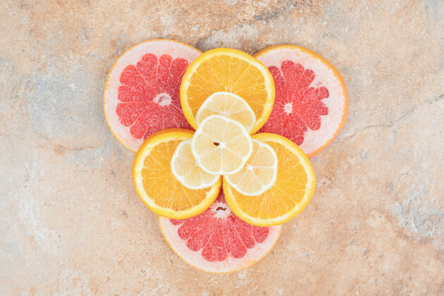 异国情调柠檬 橘子和柚子片的俯视图高质量照片葡萄柚有机切块