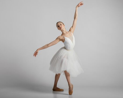 芭蕾舞穿着漂亮白裙的芭蕾舞演员水平女人尖头鞋