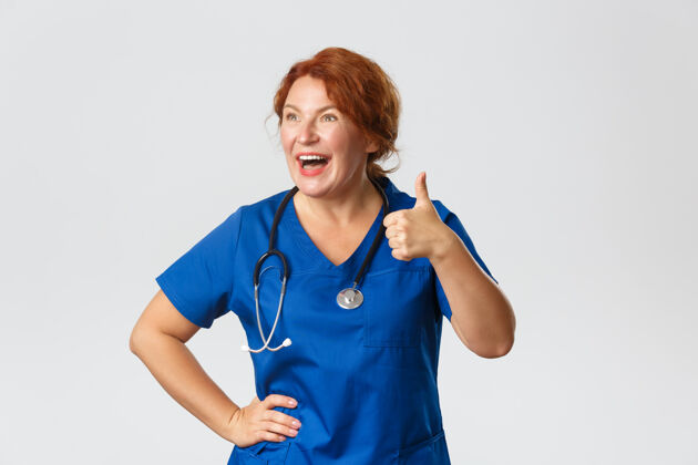 表情红发中年护士摆姿势成人保健表情