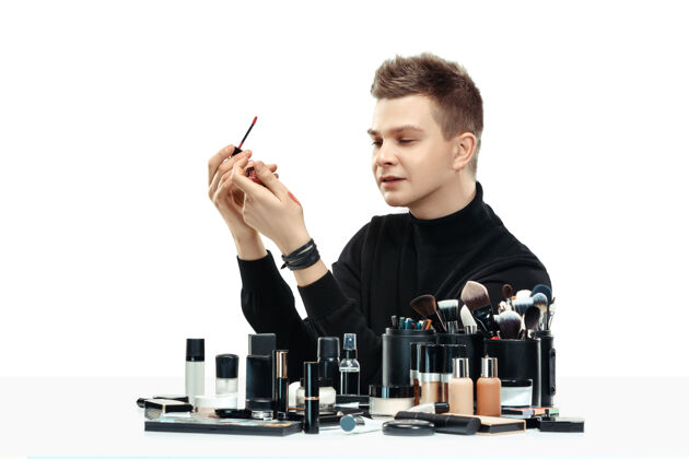 美容专业化妆师用工具隔离在空白处艺术家性感教授