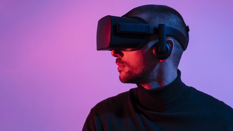 未来戴vr眼镜的男人设备体验虚拟现实