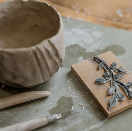 工艺各种各样的陶器元素在作坊里艺术家职业陶器
