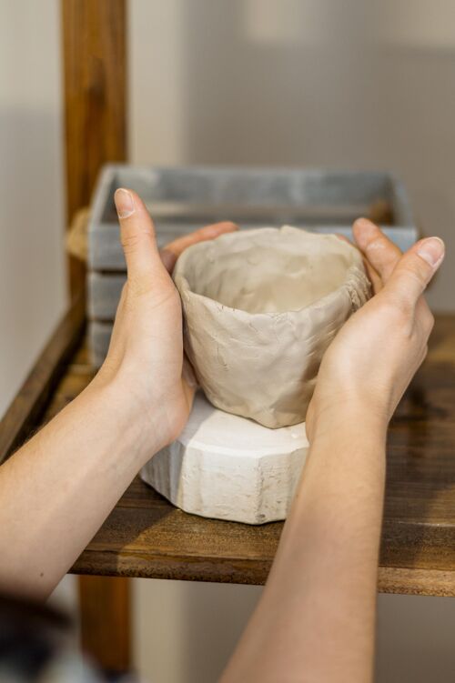 手工各种各样的陶器元素在作坊里职业陶工陶器