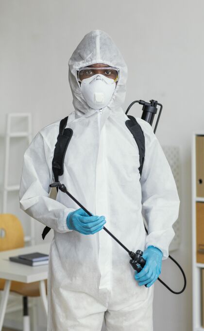 病毒穿防护服准备消毒房间的人防护服预防防护服