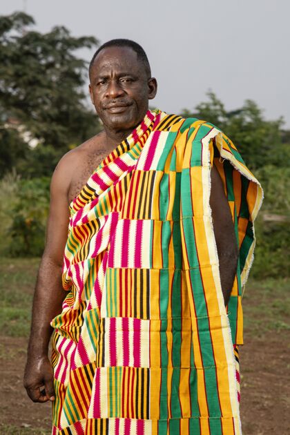 男人穿着传统服装的非洲老人帅哥部落文化