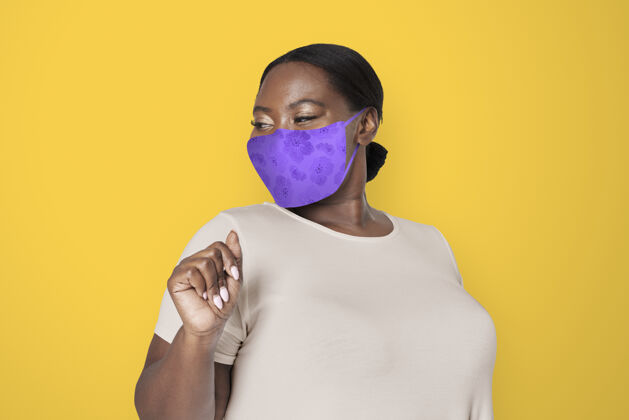 服装非洲裔美国妇女戴着口罩 以防止covid19病毒防护女人