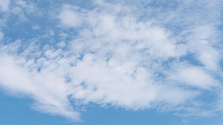 空气平静的自然云的蓝色梯度风天气自然