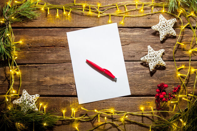 信纸桌上的空白纸用钢笔圣诞老人礼物桌子