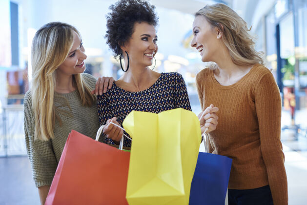 友谊在购物中心成功追逐零售购物购物