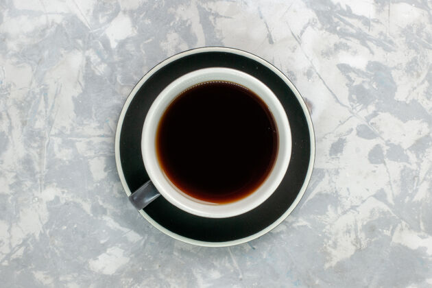 甜食顶视图茶杯内部茶杯和茶盘表面呈浅白色杯子茶茶碟