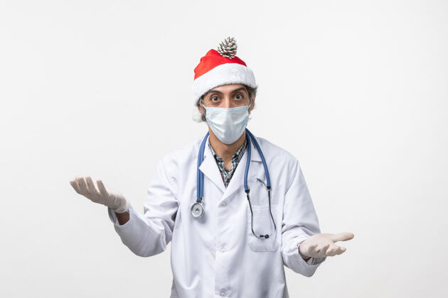男医生前视图男性医生与锥白墙病毒健康冠状病毒-圣诞节听诊器男人诊所