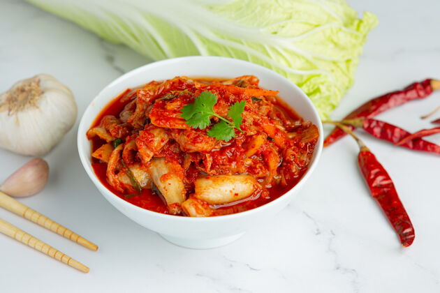 香料泡菜可以在碗里吃草药韩国辣椒