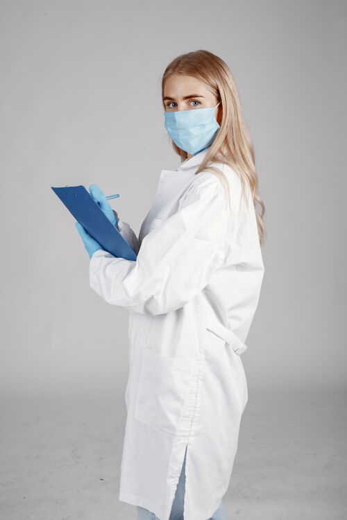 Covid19戴着医学面具的医生冠状病毒主题隔离在白色背景上手套外科药剂师
