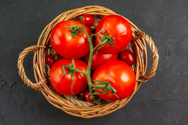 素食顶视图新鲜的红色西红柿在篮子里草本新鲜食物
