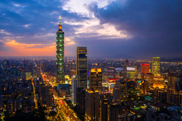 大都会台湾的天际线 日落时美丽的城市景色塔楼天际线市中心