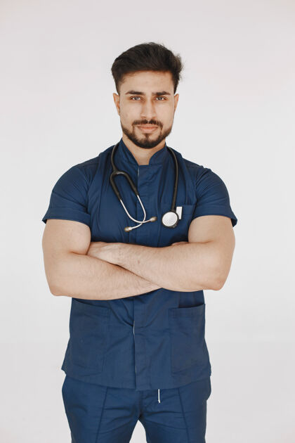 医生国际医学生穿蓝色制服的人带听诊器的医生印度人帅哥国际
