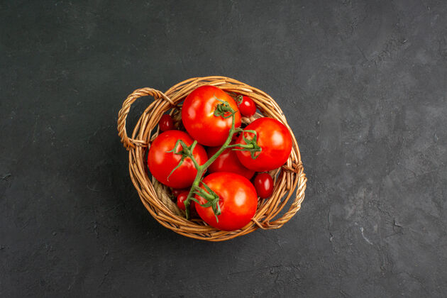 闪亮顶视图新鲜的红色西红柿在篮子里新鲜庆祝顶部