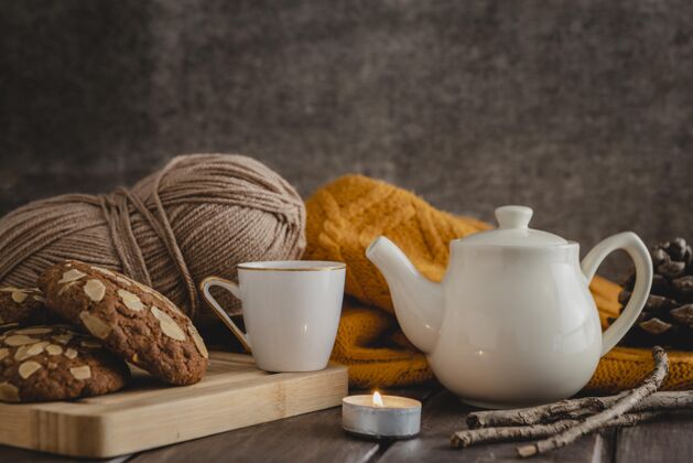 水平前视图杯和茶壶饼干和纱线室内斯堪的纳维亚风格