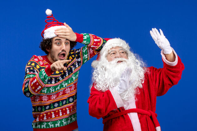 男人前视图圣诞老人和年轻的男性看天空情感颜色圣诞